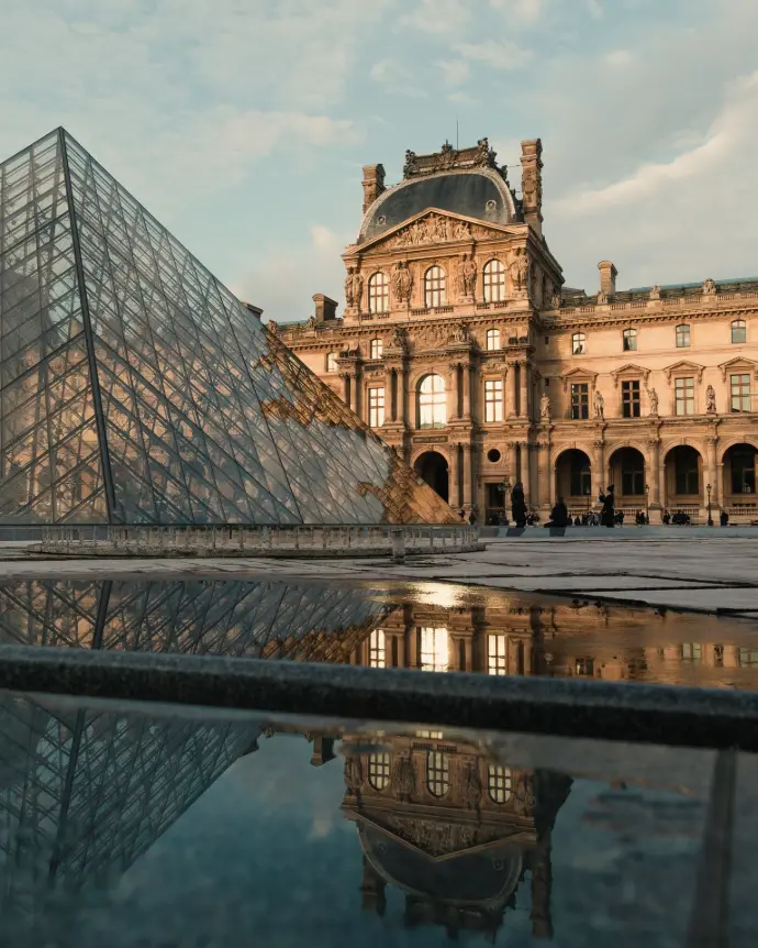 Photographie des pyramides du Louvres par Nathan Viel Photographie